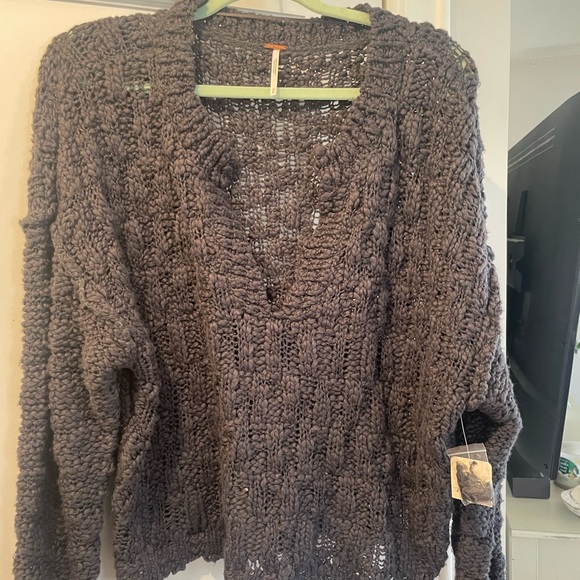 Free People pullover sweater.  Brand new with tags - Picture 2 of 3